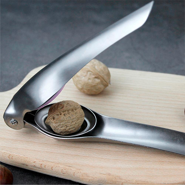 Chestnut and walnut cutter – Gesztenye- és diótörő 02